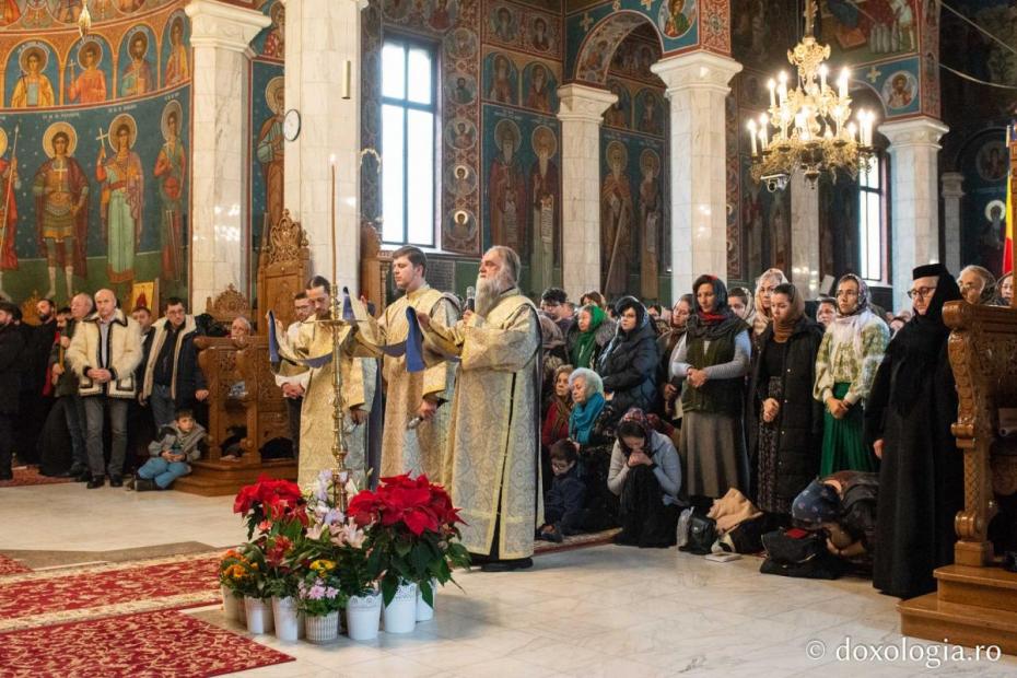 Moment din Sfânta Liturghie / Foto: Mihail Vrăjitoru