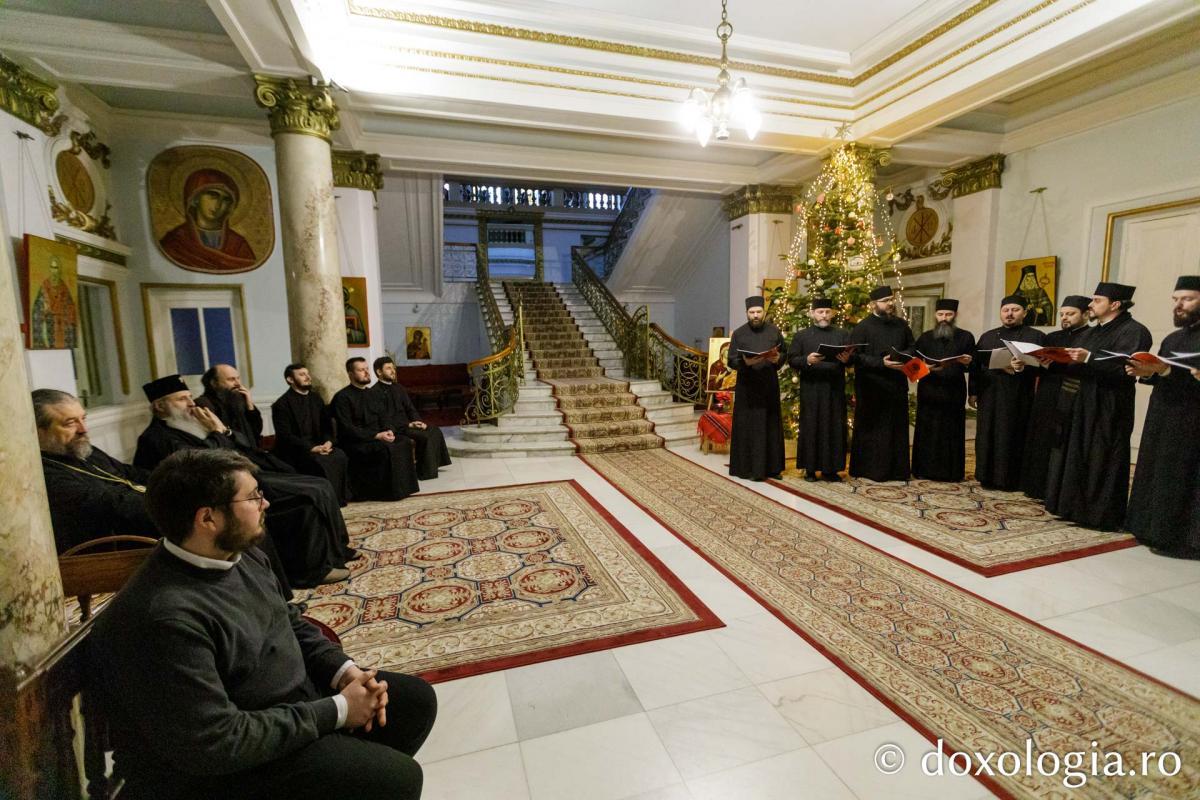 Corul „Apostolii” – Colindători la Reședința Mitropolitană 2024
