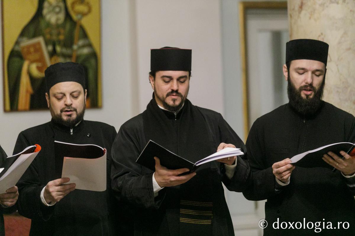 Corul „Apostolii” – Colindători la Reședința Mitropolitană 2024