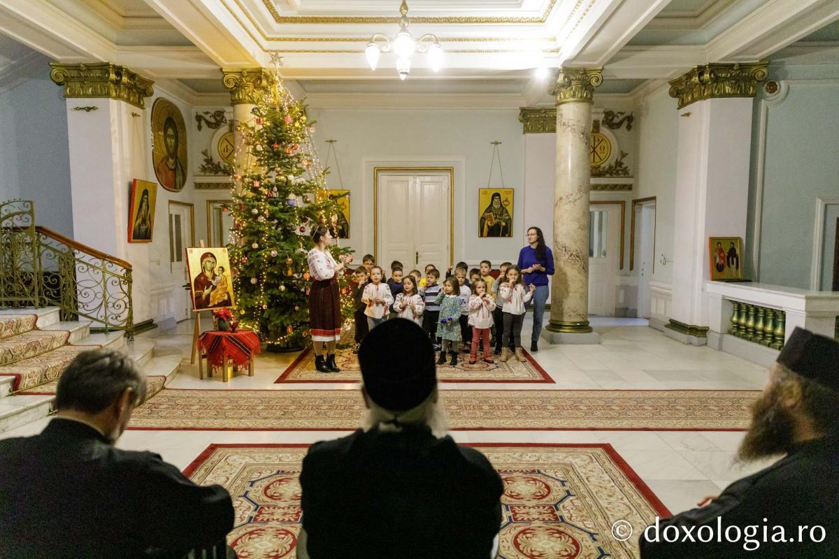 Grădinița nr. 4 din Iași – Colindători la Reședința Mitropolitană 2024